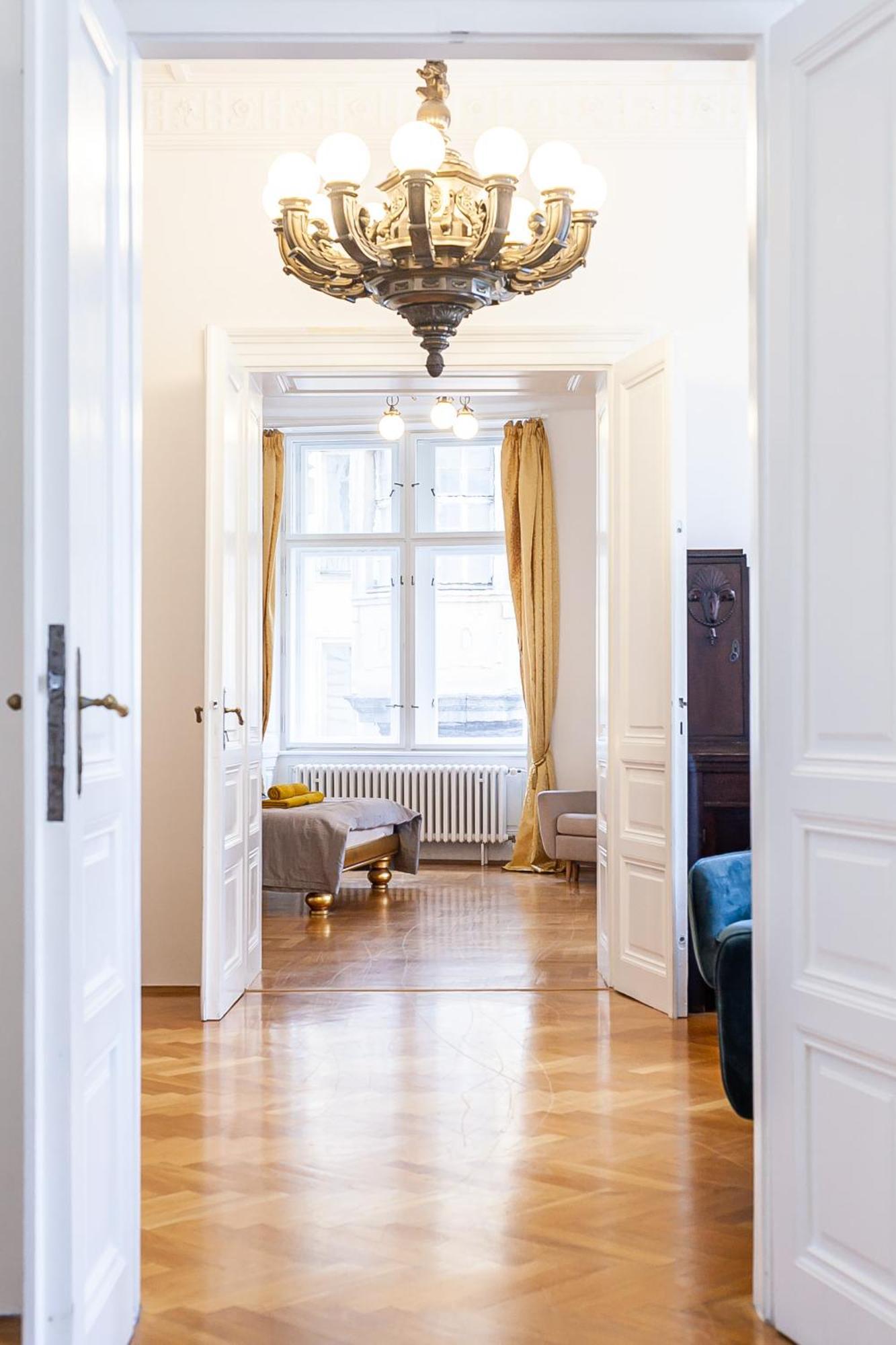 Royal Apartment By Charles Bridge View Of Saint Nicholas Church Prague Ngoại thất bức ảnh