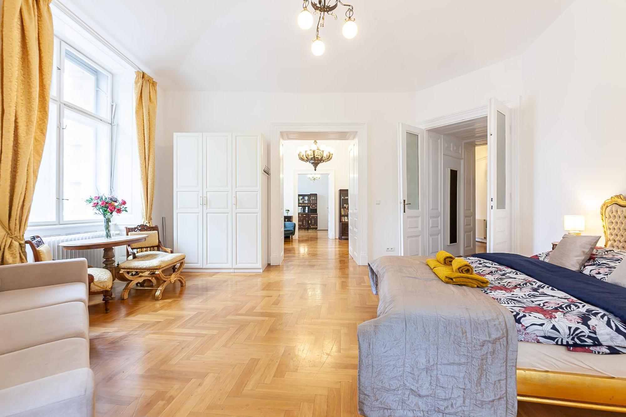Royal Apartment By Charles Bridge View Of Saint Nicholas Church Prague Ngoại thất bức ảnh