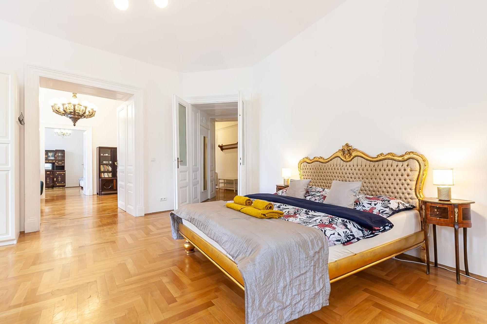 Royal Apartment By Charles Bridge View Of Saint Nicholas Church Prague Ngoại thất bức ảnh