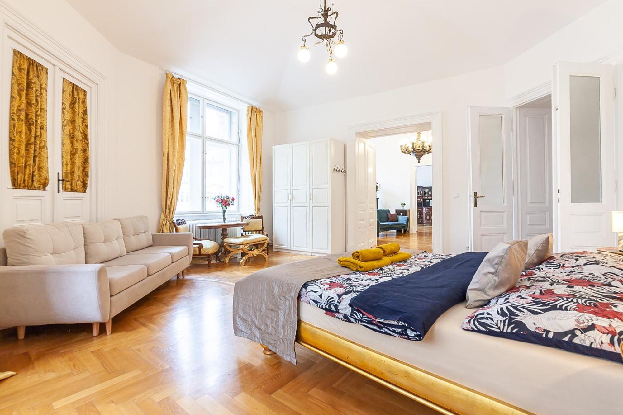 Royal Apartment By Charles Bridge View Of Saint Nicholas Church Prague Ngoại thất bức ảnh