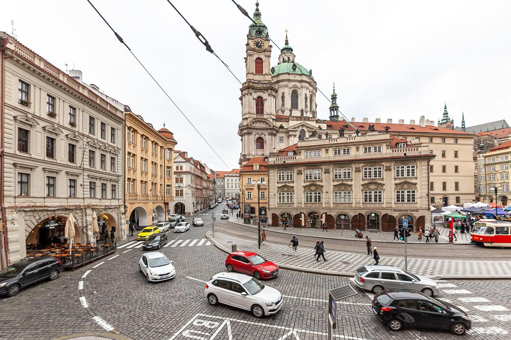 Royal Apartment By Charles Bridge View Of Saint Nicholas Church Prague Ngoại thất bức ảnh