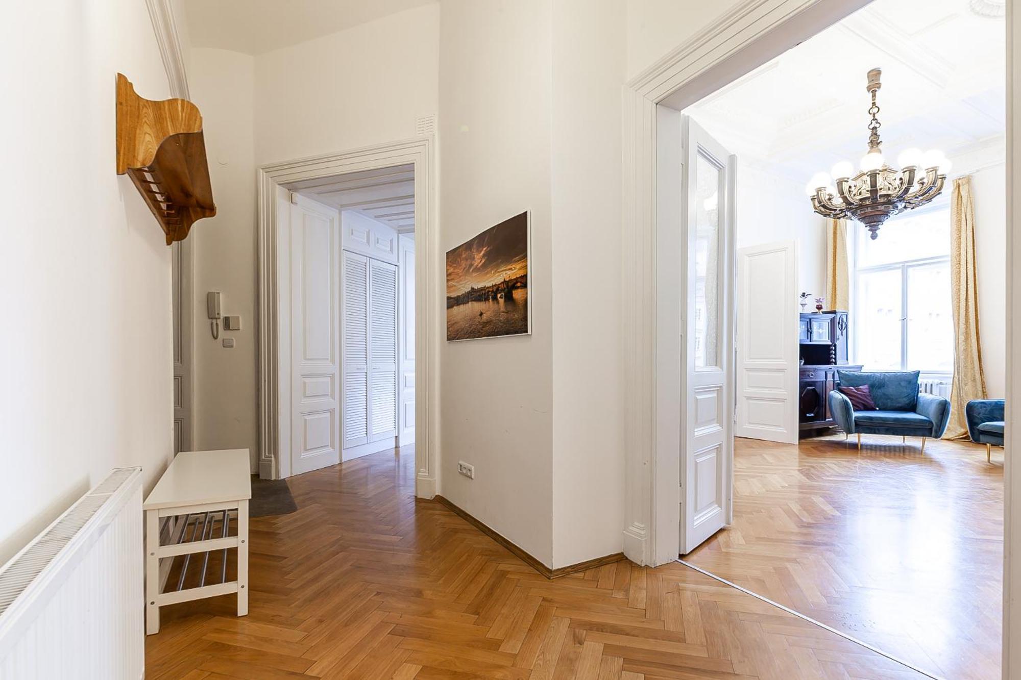 Royal Apartment By Charles Bridge View Of Saint Nicholas Church Prague Ngoại thất bức ảnh