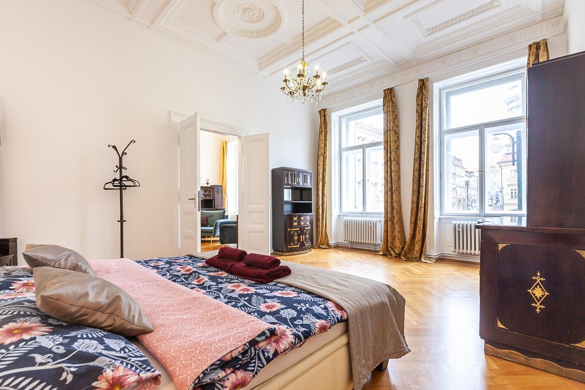 Royal Apartment By Charles Bridge View Of Saint Nicholas Church Prague Ngoại thất bức ảnh
