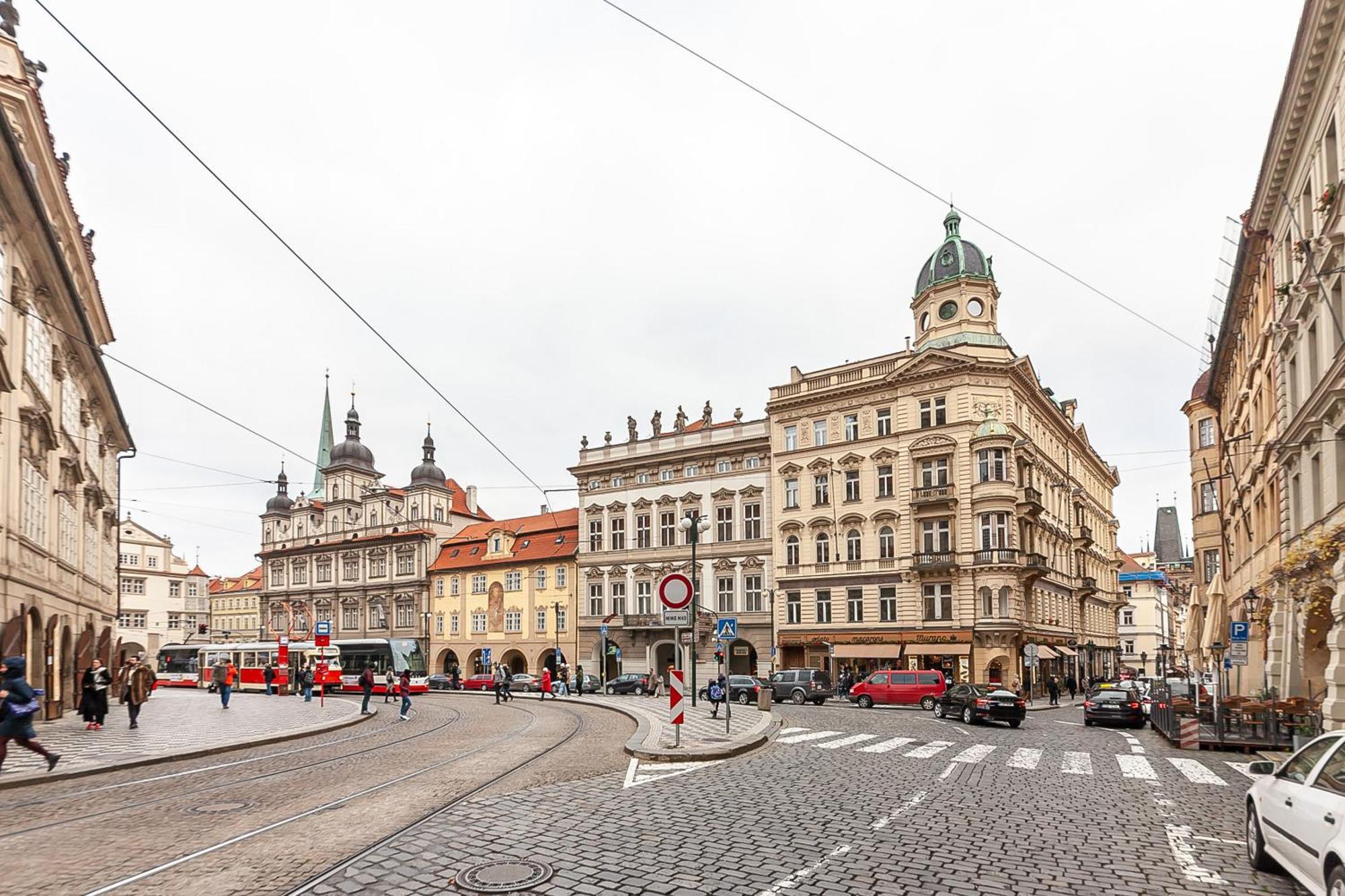 Royal Apartment By Charles Bridge View Of Saint Nicholas Church Prague Ngoại thất bức ảnh