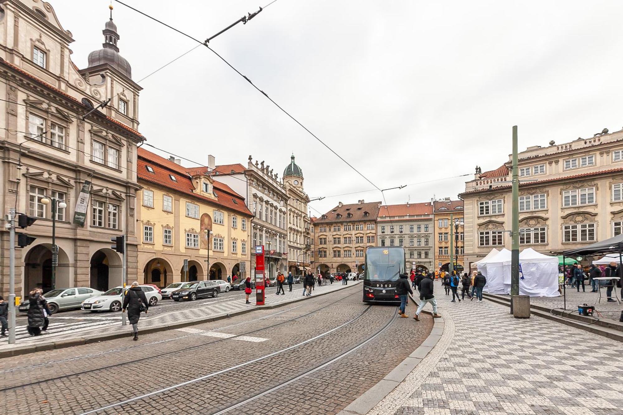 Royal Apartment By Charles Bridge View Of Saint Nicholas Church Prague Ngoại thất bức ảnh