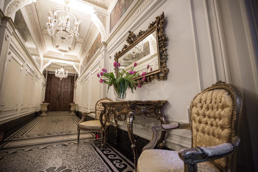 Royal Apartment By Charles Bridge View Of Saint Nicholas Church Prague Ngoại thất bức ảnh