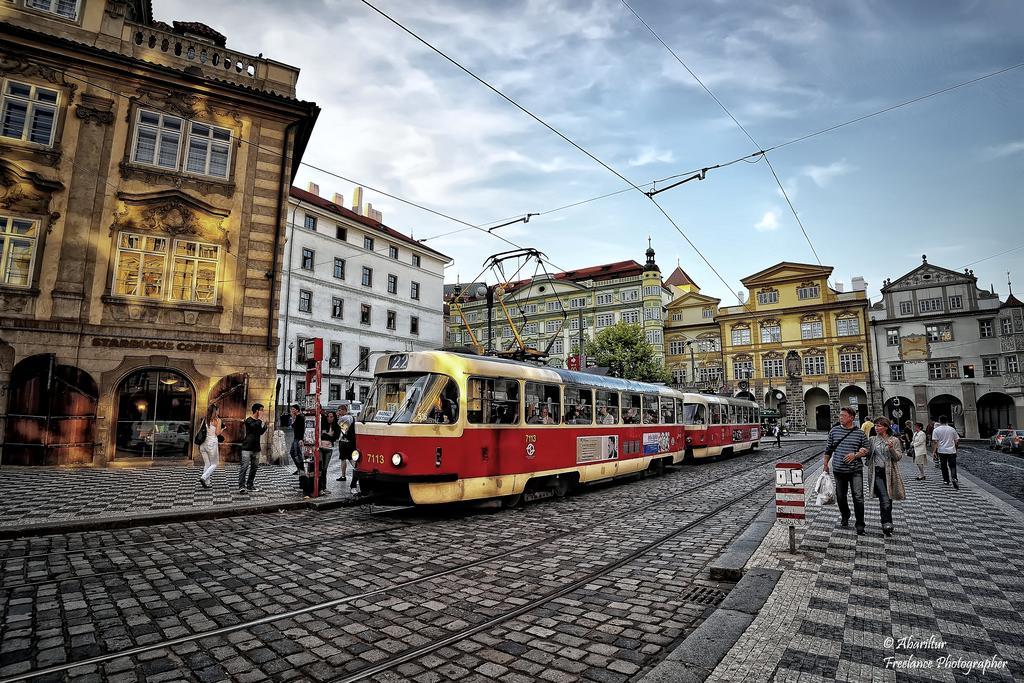Royal Apartment By Charles Bridge View Of Saint Nicholas Church Prague Ngoại thất bức ảnh
