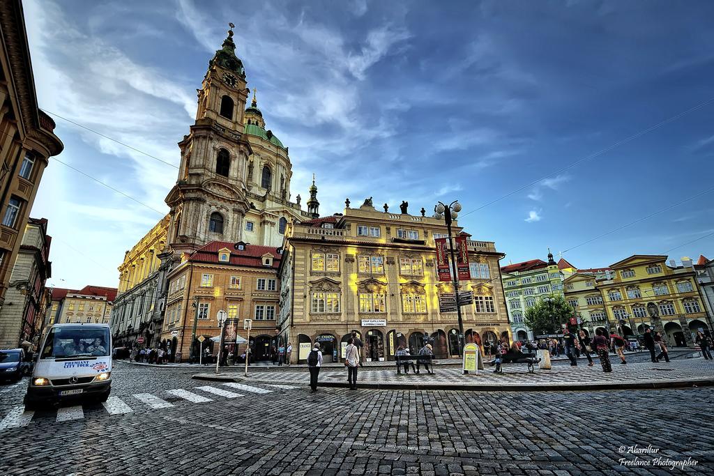 Royal Apartment By Charles Bridge View Of Saint Nicholas Church Prague Phòng bức ảnh